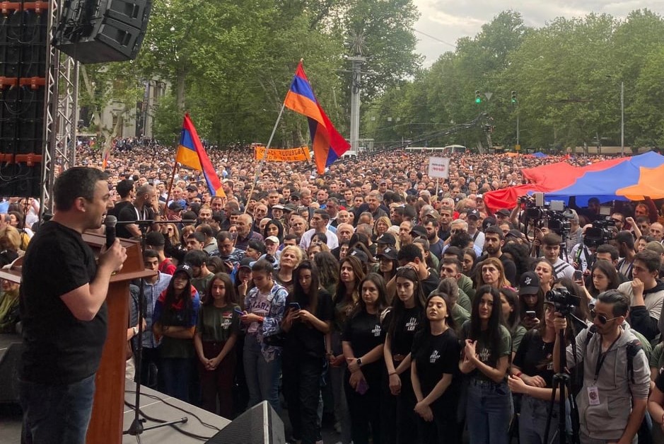 Ermenistan'da muhalefetten Paşinyan karşıtı gösteri